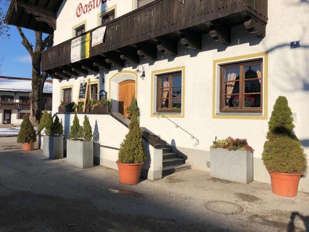 Landgasthaus Zum Altwirt Reichersbeuern Hotel Exterior photo